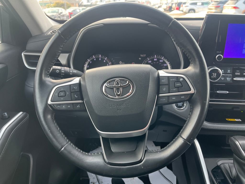 Certified 2023 Toyota Highlander XLE image 17
