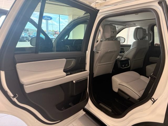 New 2027 Ford Expedition Platinum w/ Platinum Ultimate Package AWD/4WD image 21