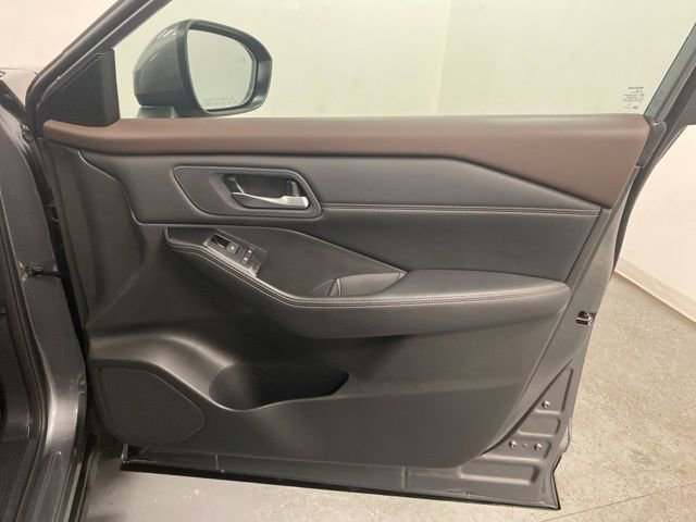 Used 2023 Nissan Rogue SV w/ SV Premium B Package image 26