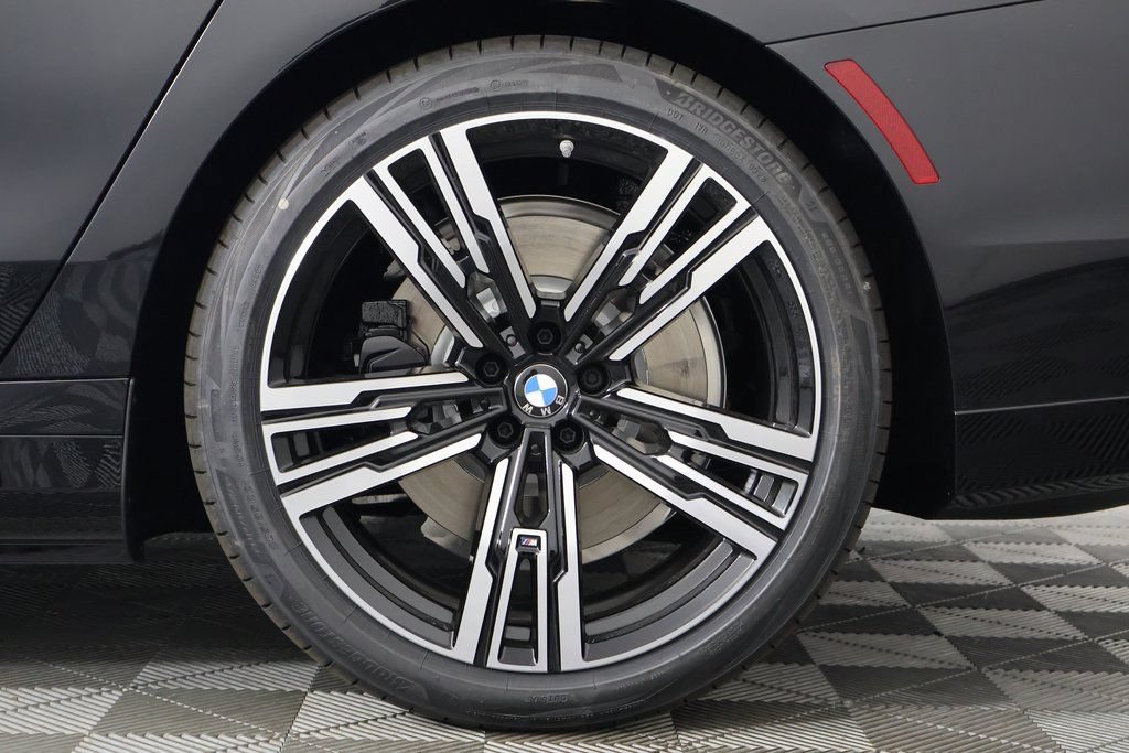 New 2026 BMW i7 eDrive50 w/ M Sport Package RWD image 10