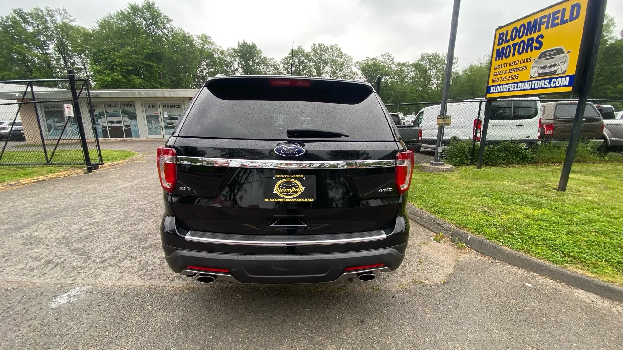 Used 2018 Ford Explorer XLT w/ Equipment Group 202A AWD/4WD image 4