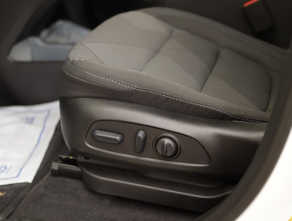 Used 2027 Chevrolet Bolt LT w/ Comfort Package FWD image 21