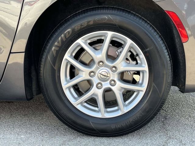 Used 2023 Chrysler Voyager LX image 11