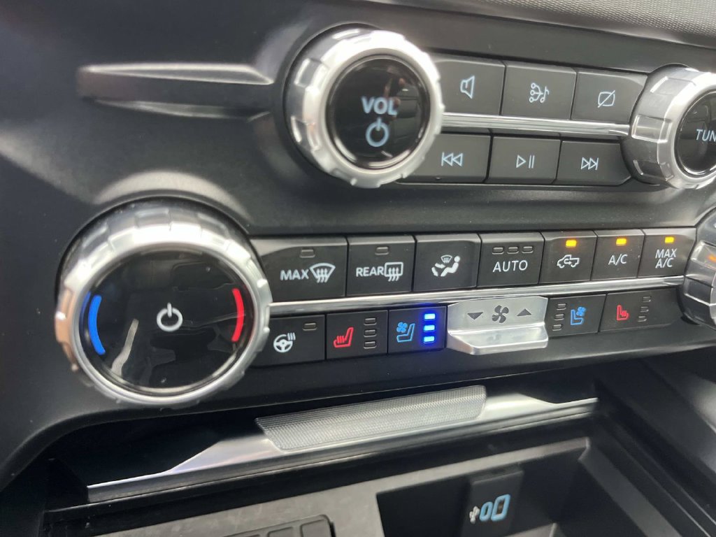 Used 2024 Ford F450 Platinum w/ FX4 Off-Road Package AWD/4WD image 44