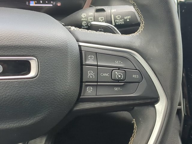 Used 2023 Jeep Grand Cherokee Altitude AWD/4WD image 31