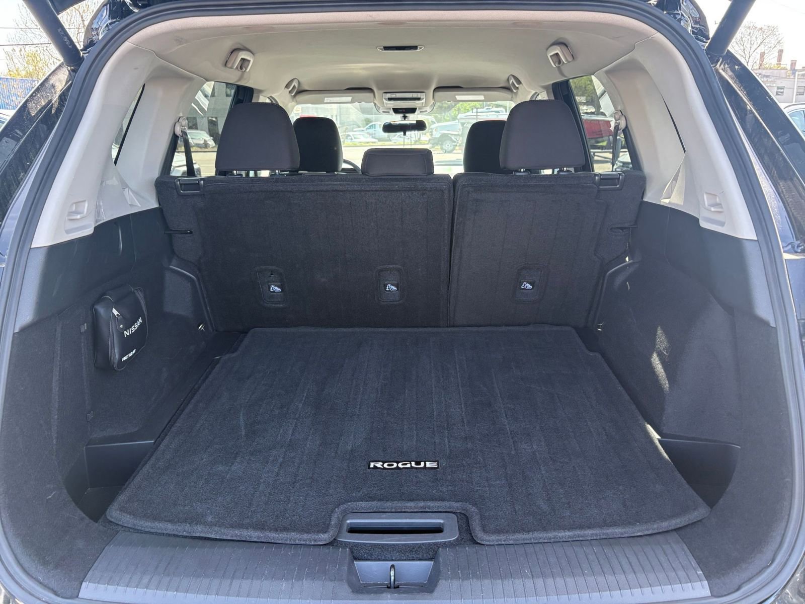 Used 2025 Nissan Rogue SV image 33