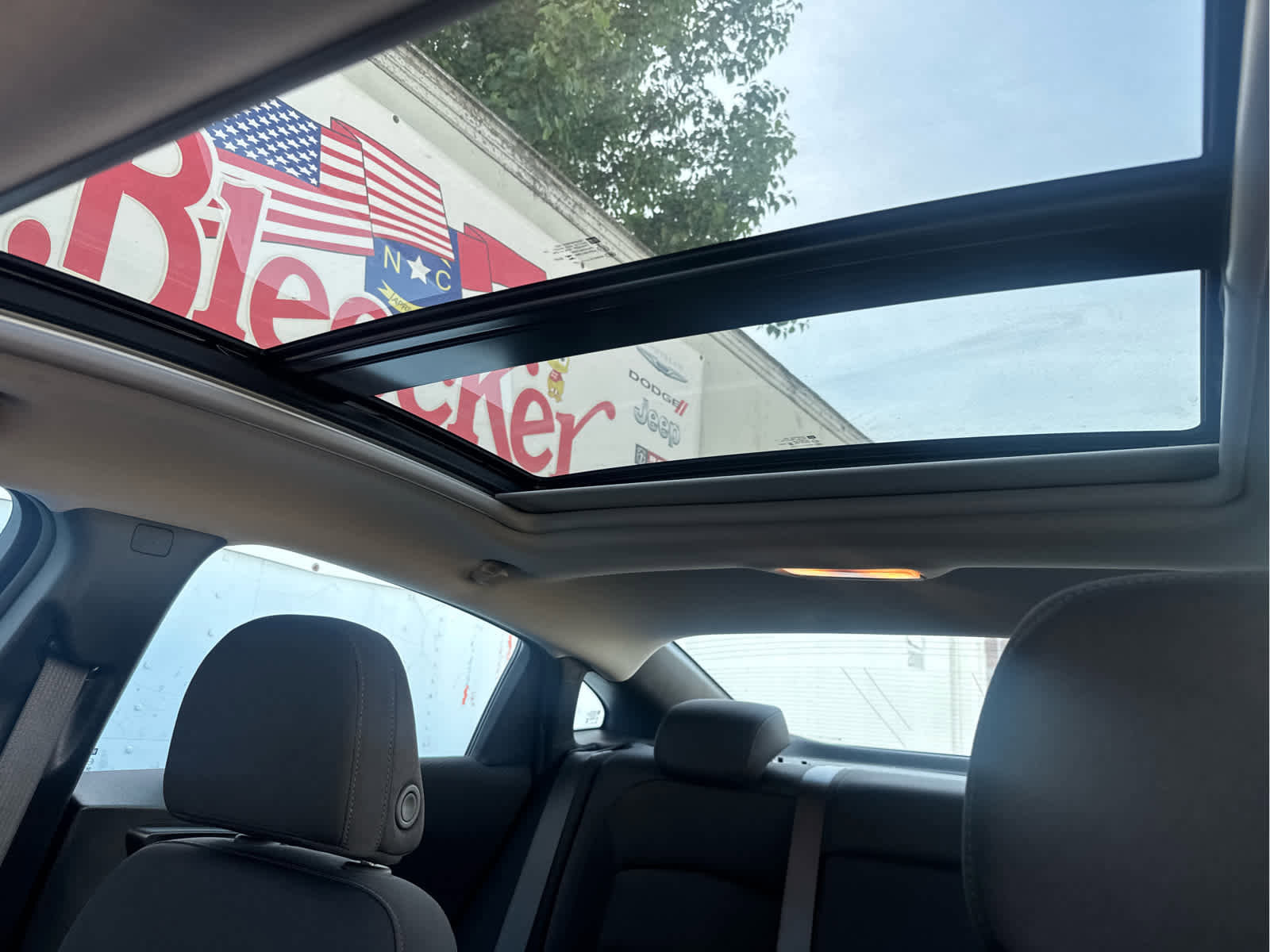 Used 2024 Chevrolet Malibu LT image 29