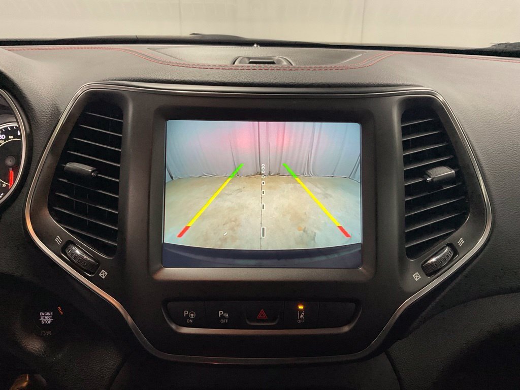 Used 2021 Jeep Cherokee Trailhawk w/ Sun, Sound & Nav Group AWD/4WD image 25