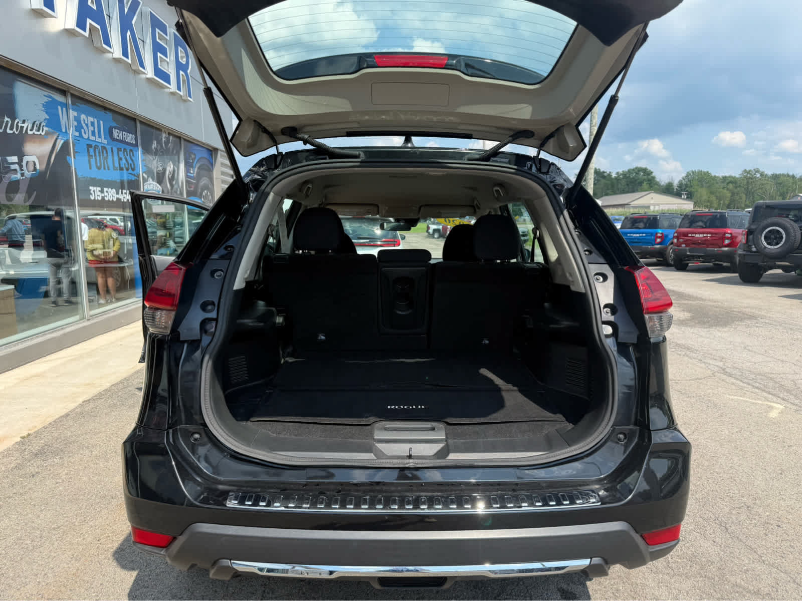Used 2020 Nissan Rogue S AWD/4WD image 15