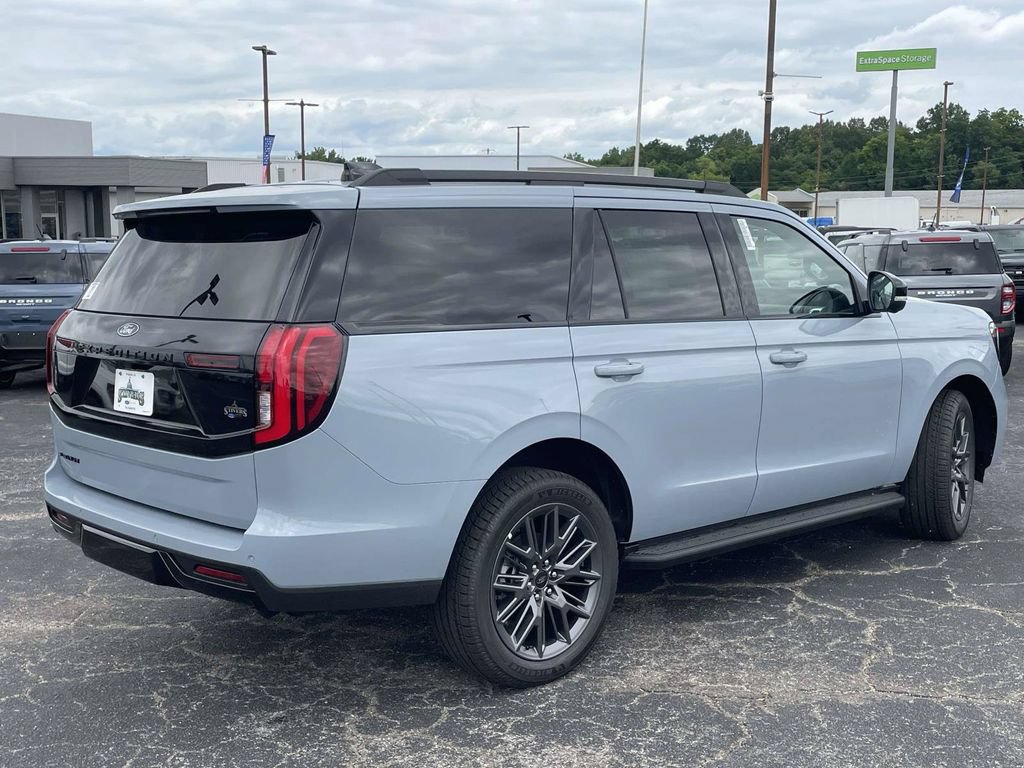 New 2026 Ford Expedition Platinum w/ Stealth Appearance Package AWD/4WD image 3