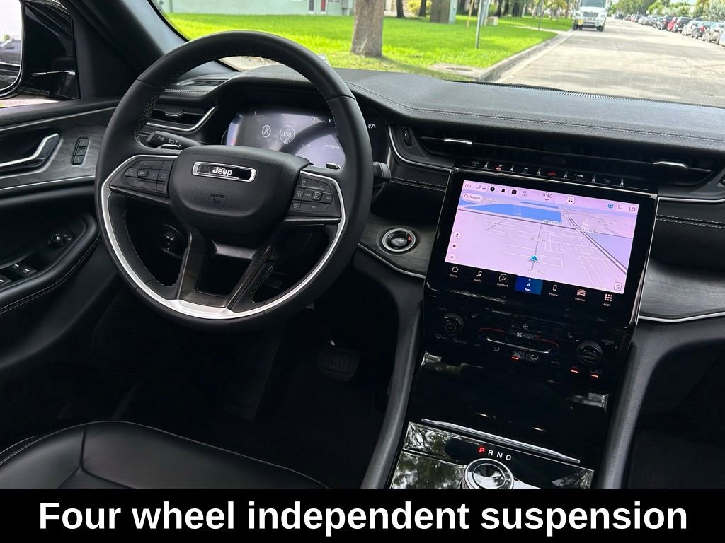 Certified 2024 Jeep Grand Cherokee Limited w/ Black Appearance Package image 12