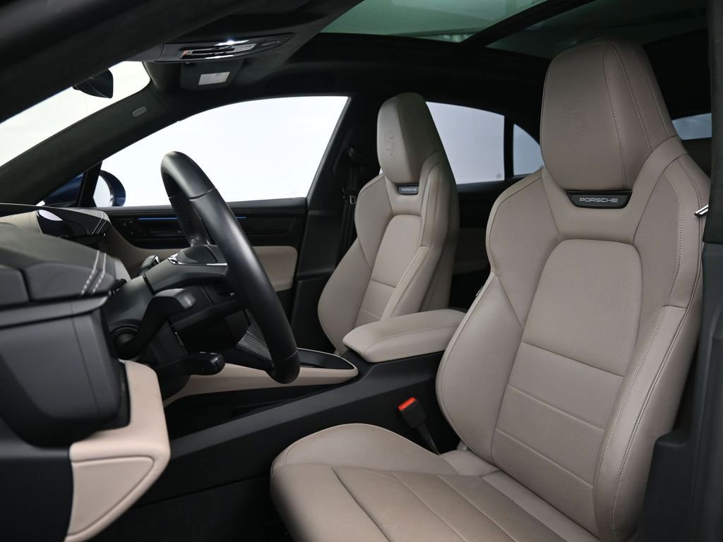 Certified 2024 Porsche Macan Turbo Electric image 5