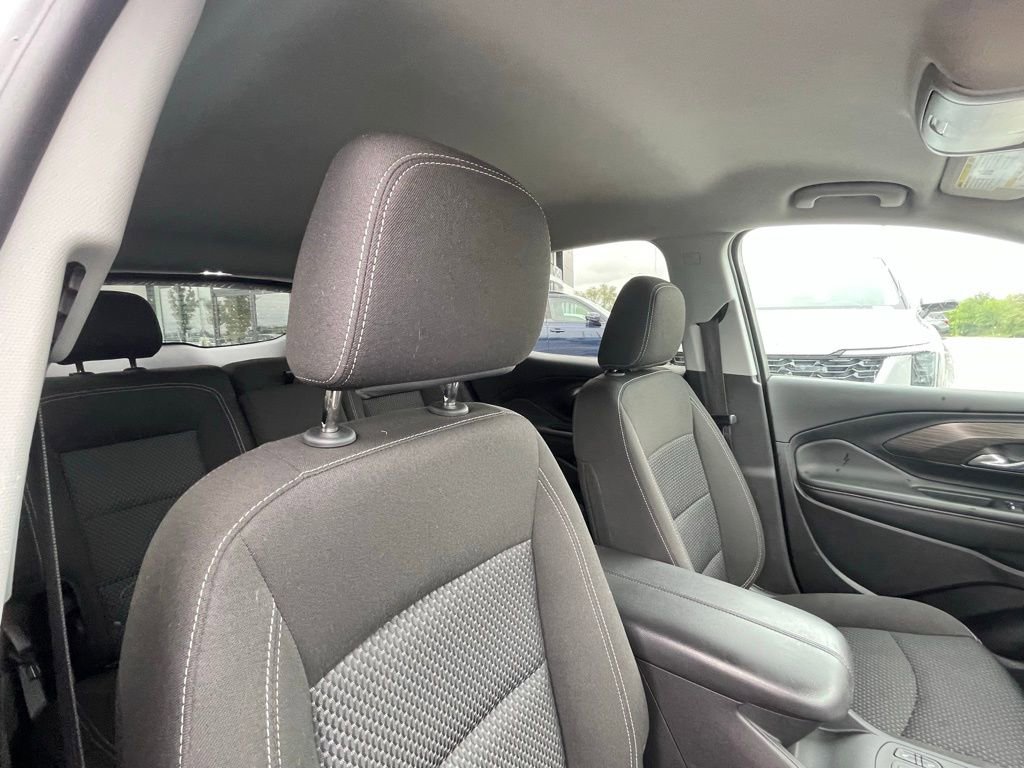 Used 2024 GMC Terrain SLE w/ Driver Convenience Package FWD image 28