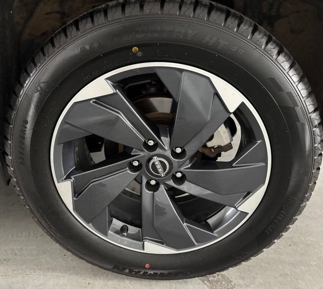 Used 2025 Nissan Rogue SV AWD/4WD image 8