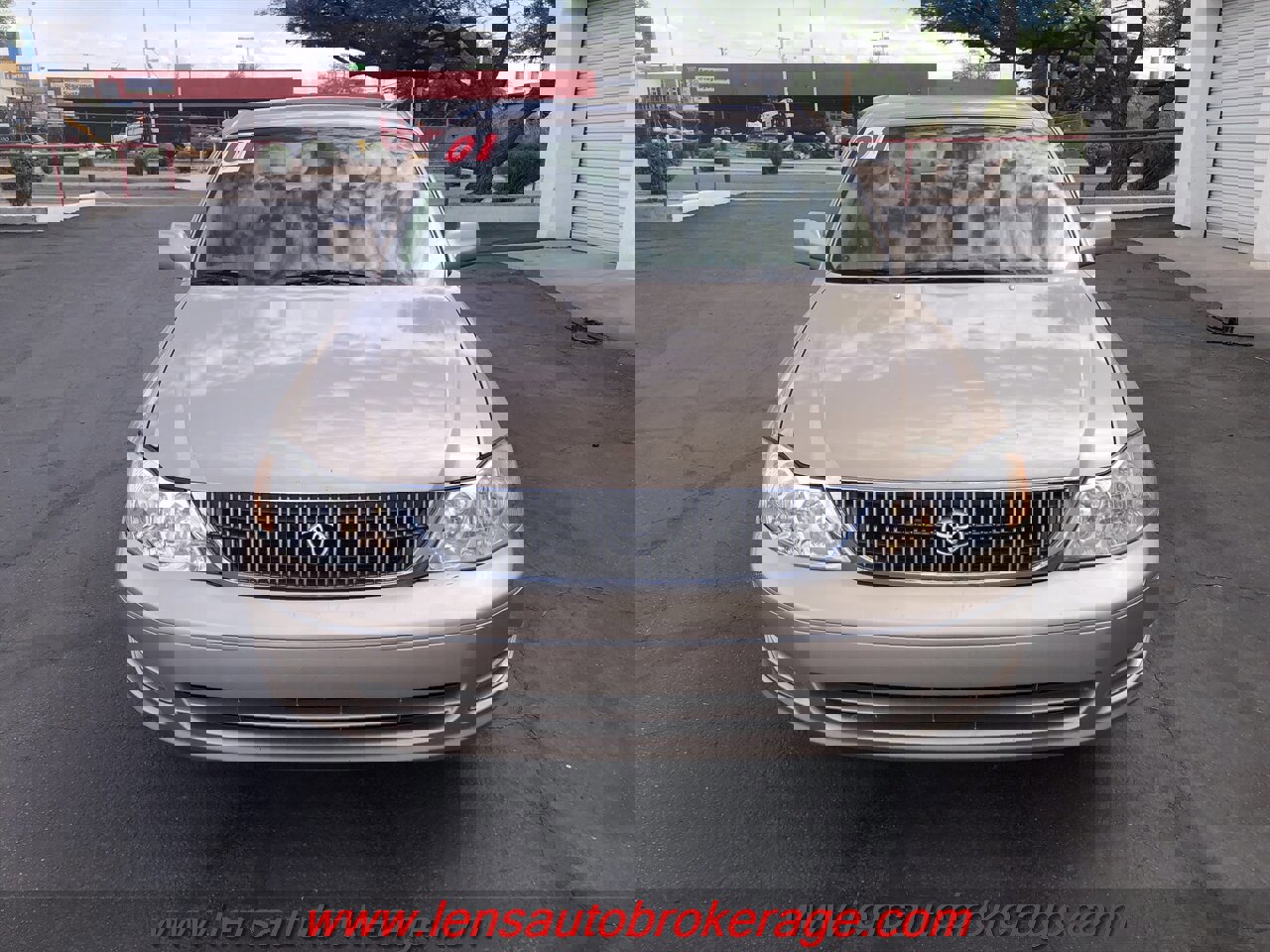 Used 2001 Toyota Avalon XLS FWD image 3