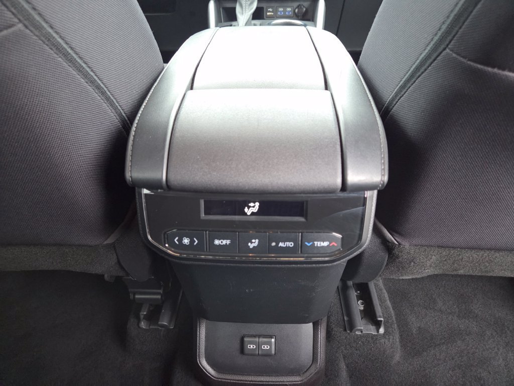Used 2022 Toyota Highlander LE AWD/4WD image 27