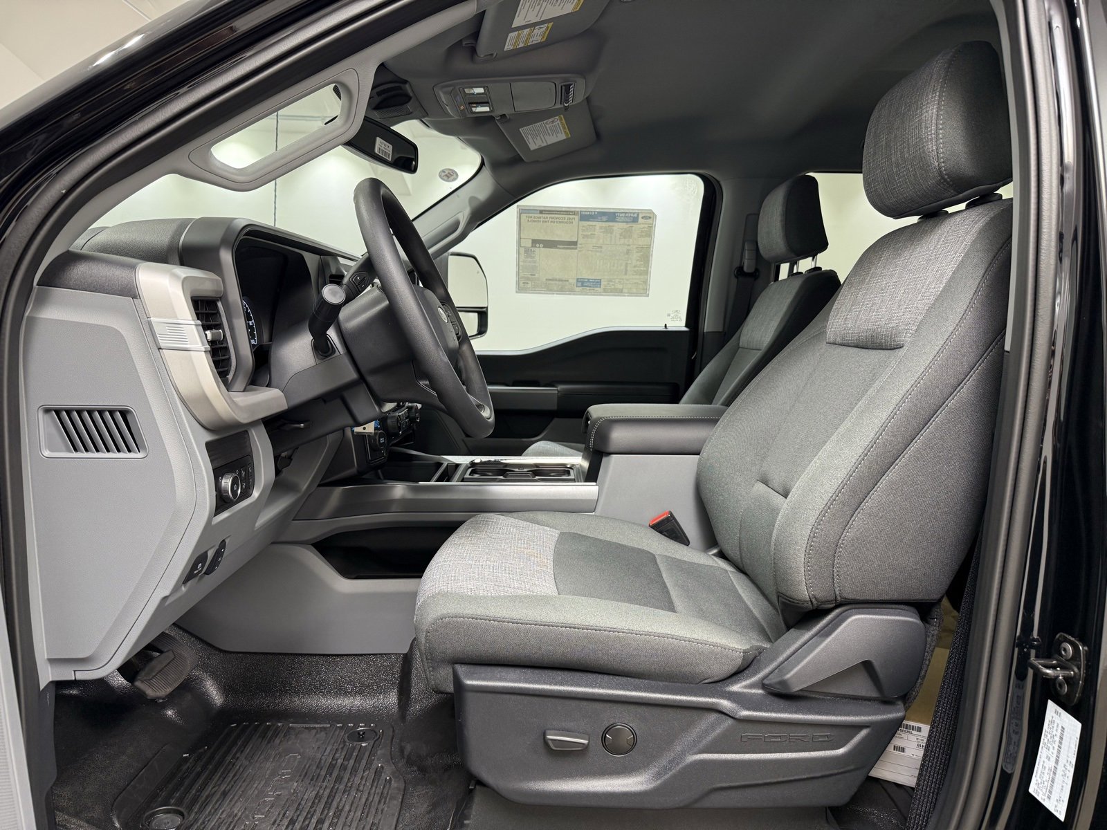 New 2025 Ford F450 XLT w/ XLT Value Package image 13