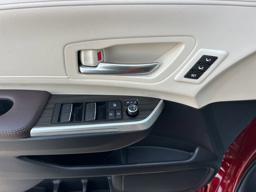 Used 2024 Toyota Sienna Platinum image 4