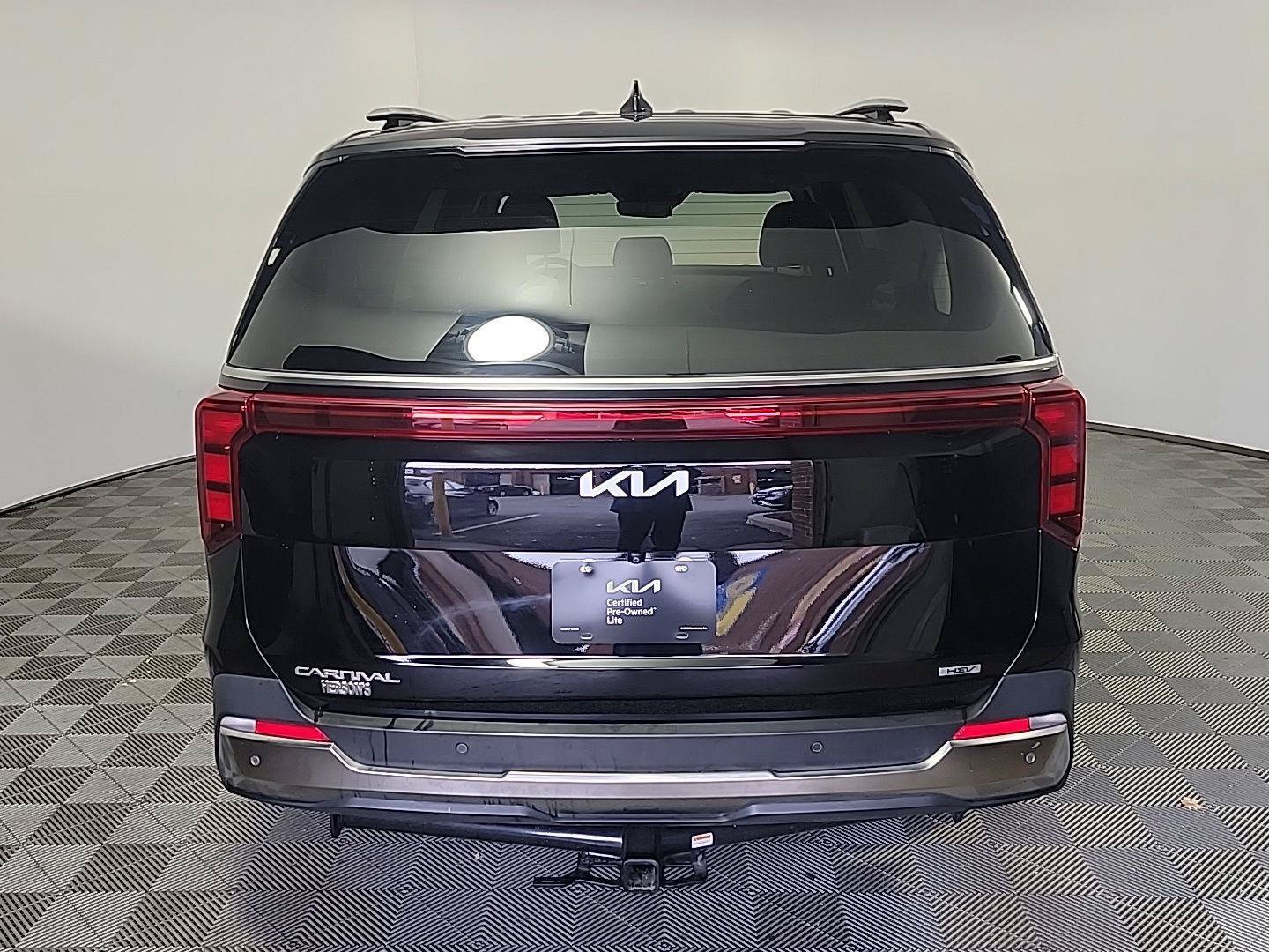 Used 2025 Kia Carnival SX FWD image 5