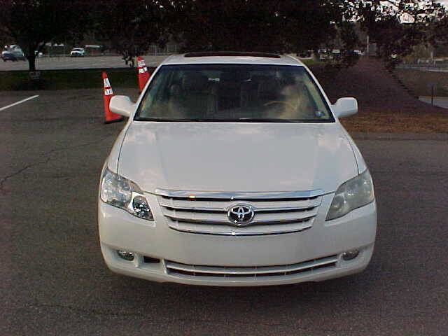 Used 2006 Toyota Avalon Limited image 3