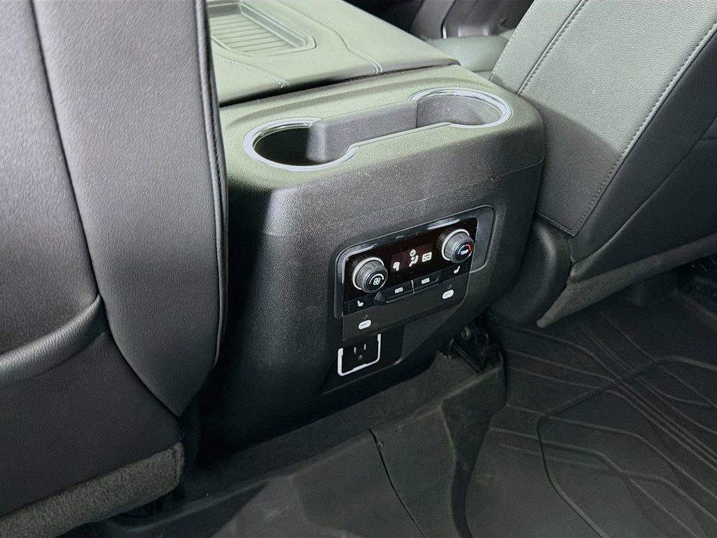 Used 2023 Chevrolet Tahoe Z71 w/ Luxury Package image 29