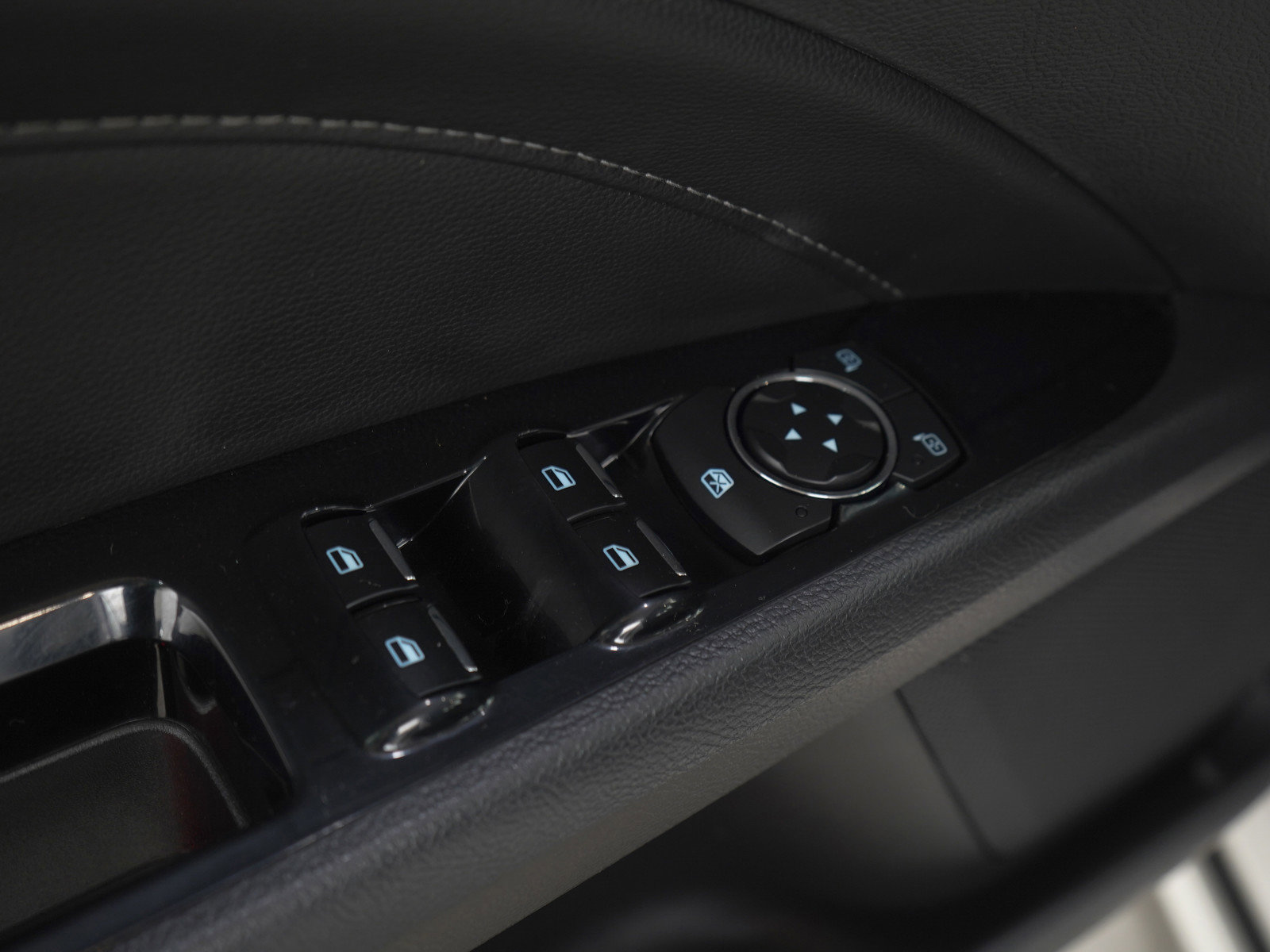 Used 2016 Ford Fusion Titanium image 19