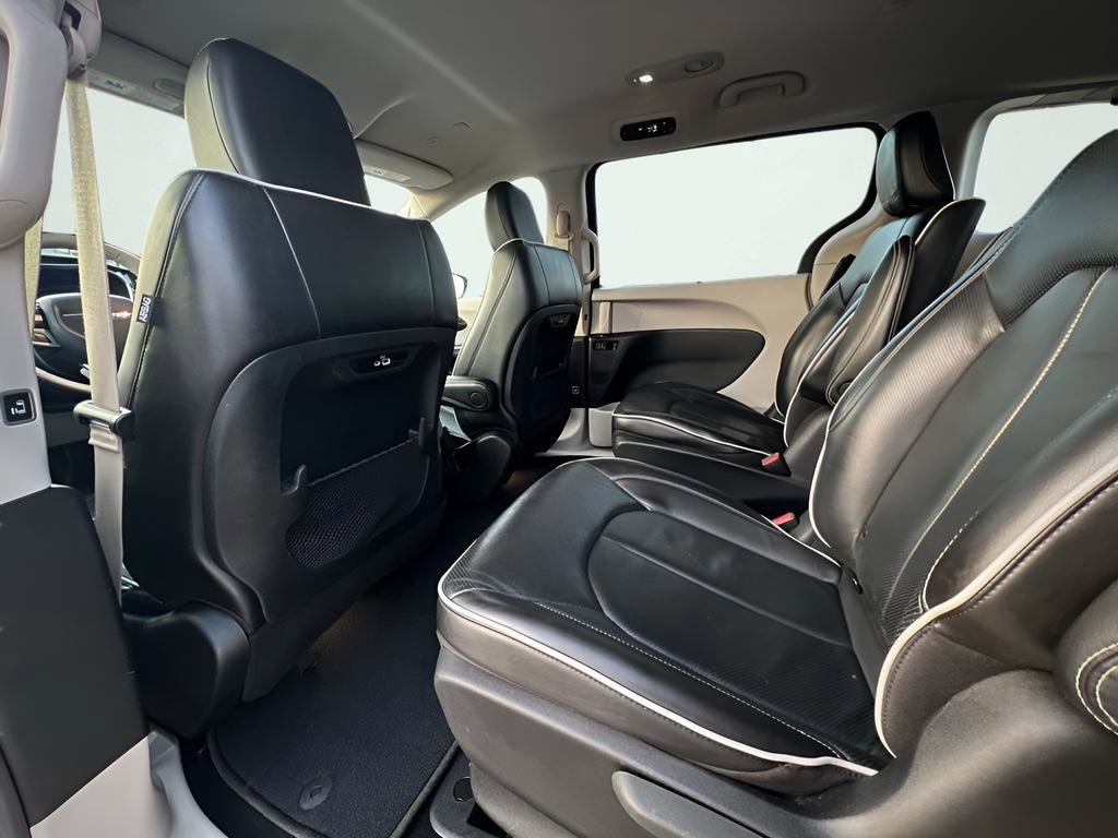 Used 2021 Chrysler Pacifica Limited image 17