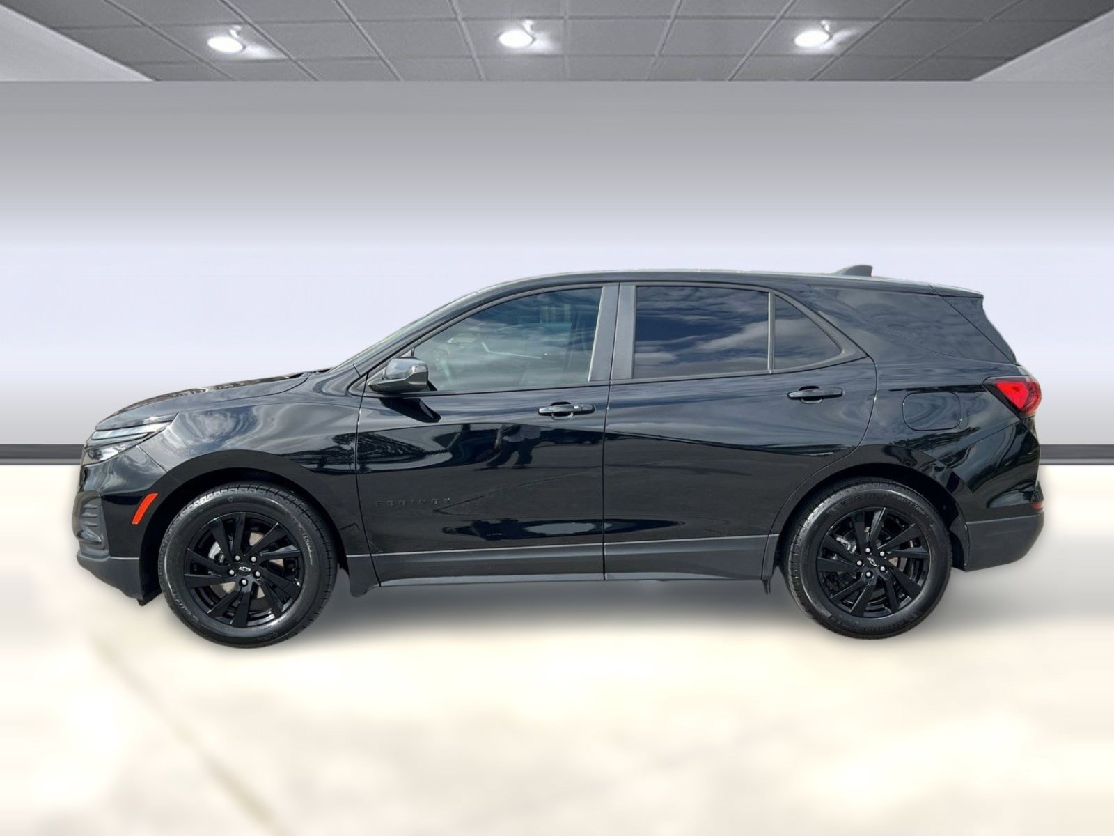 Used 2024 Chevrolet Equinox LS w/ LS Convenience Package FWD image 2