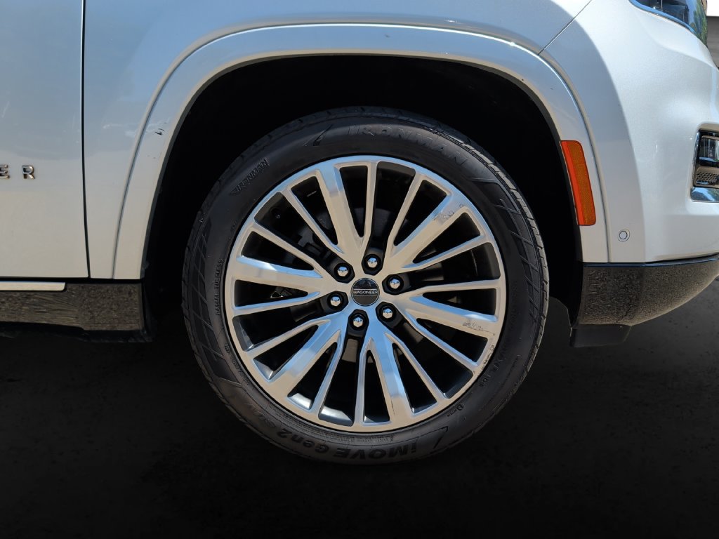 Used 2024 Jeep Grand Wagoneer L Series III AWD/4WD image 9