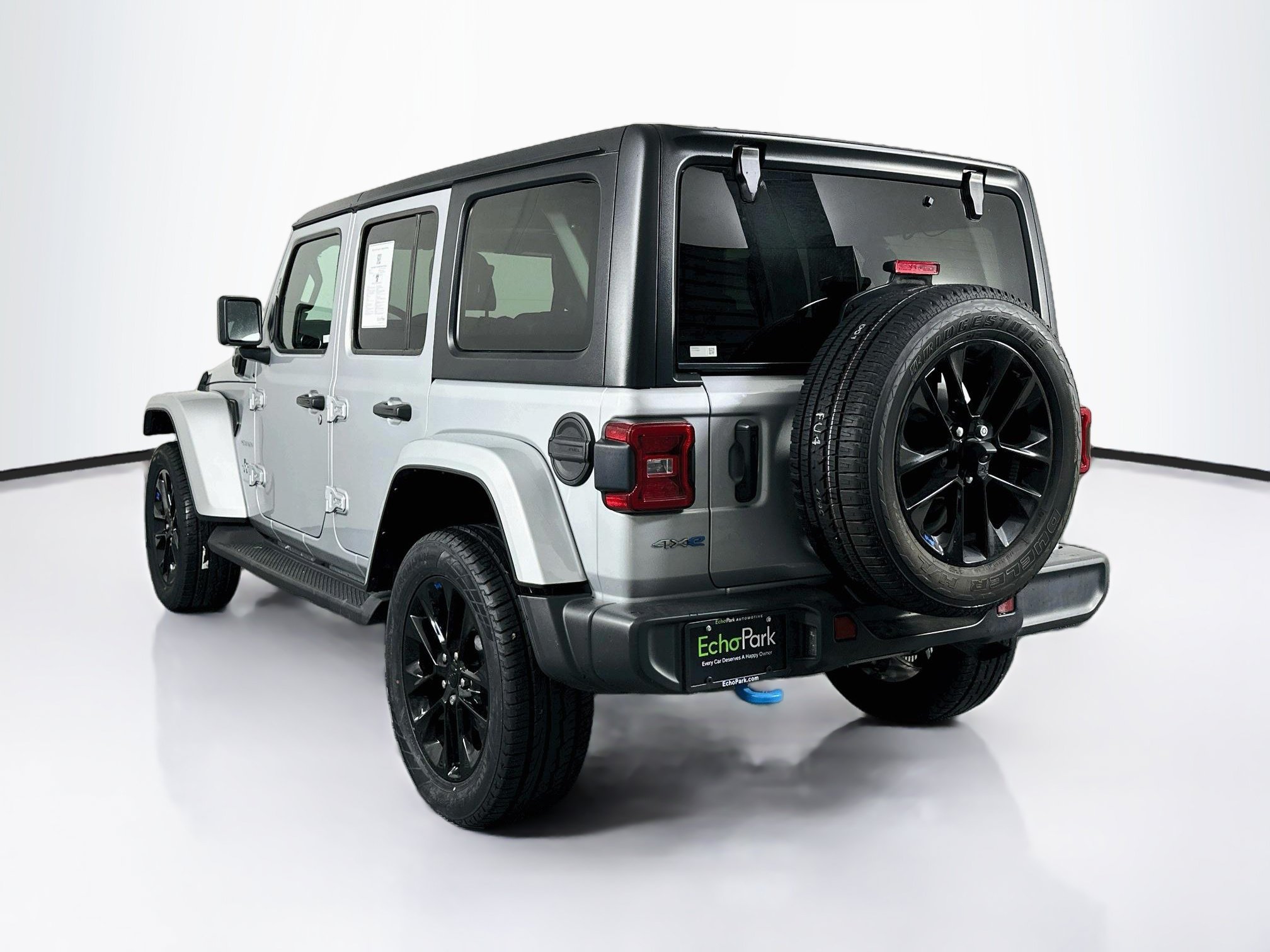 Used 2023 Jeep Wrangler Unlimited Sahara w/ Cold Weather Group AWD/4WD image 5