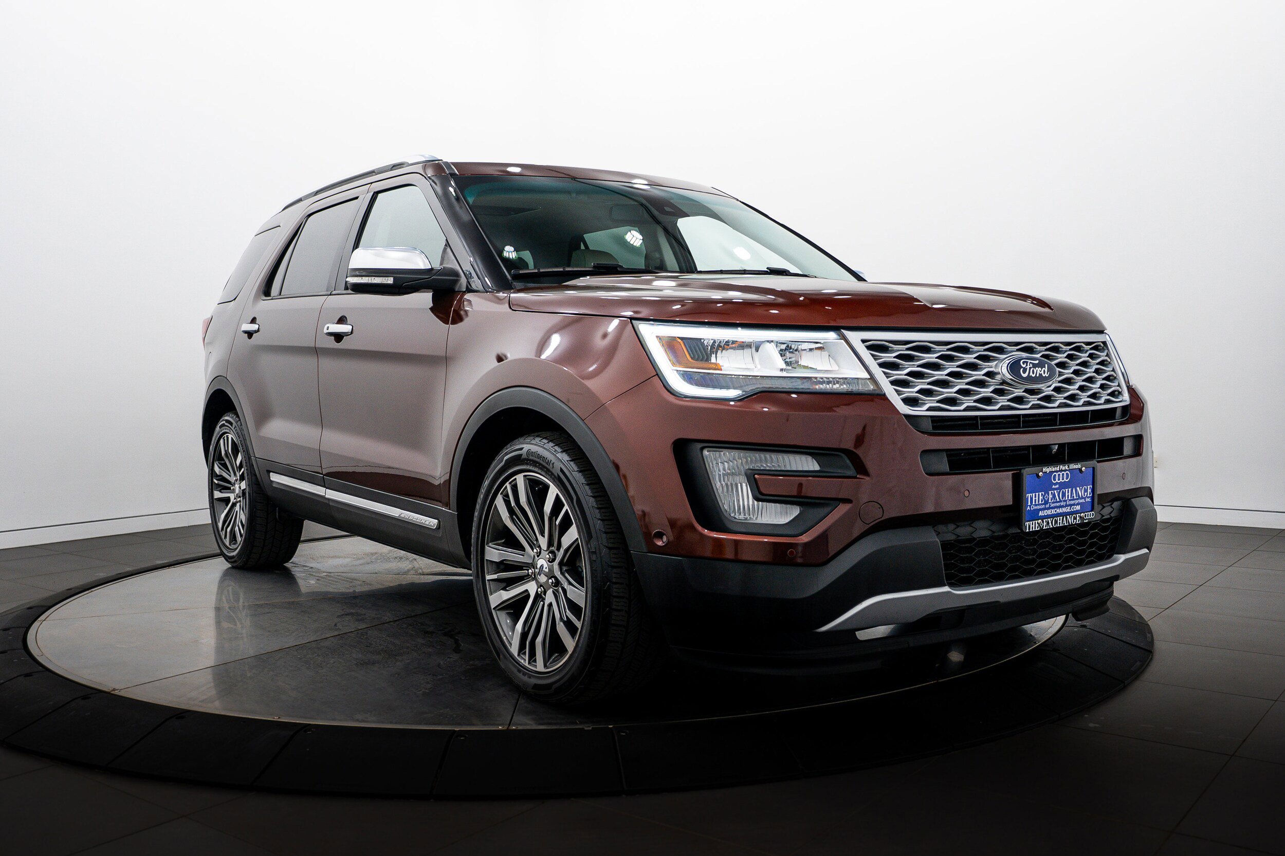 Used 2016 Ford Explorer Platinum AWD/4WD image 2