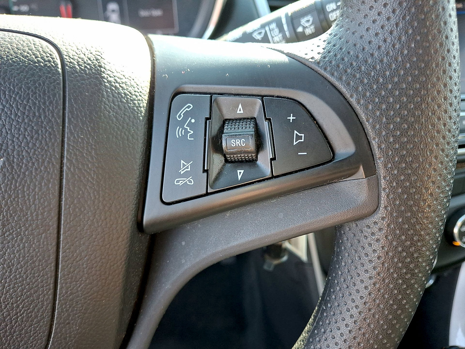 Used 2020 Chevrolet Trax LS w/ Tint and Cruise Package FWD image 18