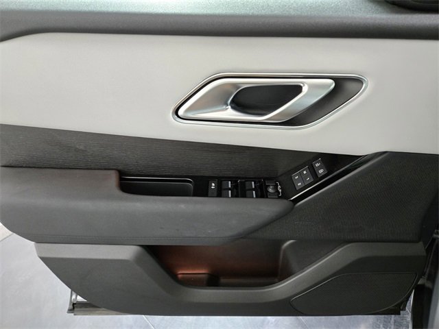 Used 2025 Land Rover Range Rover Velar Dynamic SE image 29