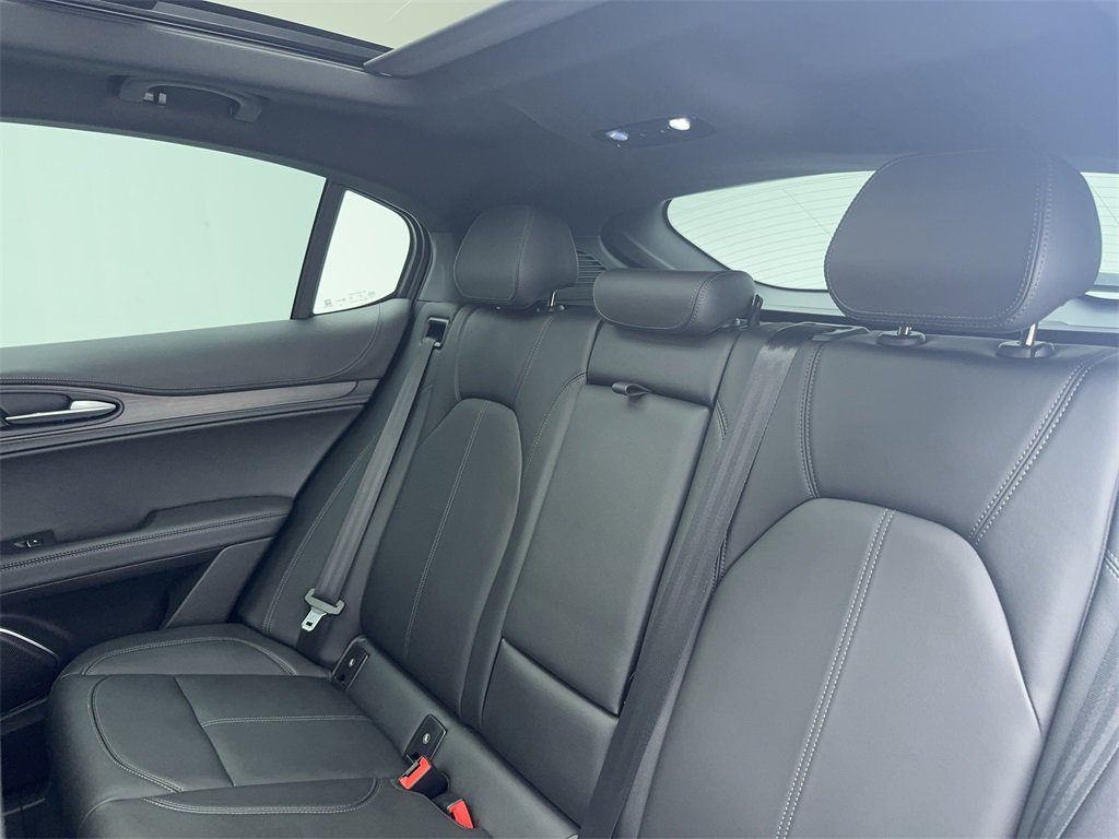 Used 2023 Alfa Romeo Stelvio Ti image 39