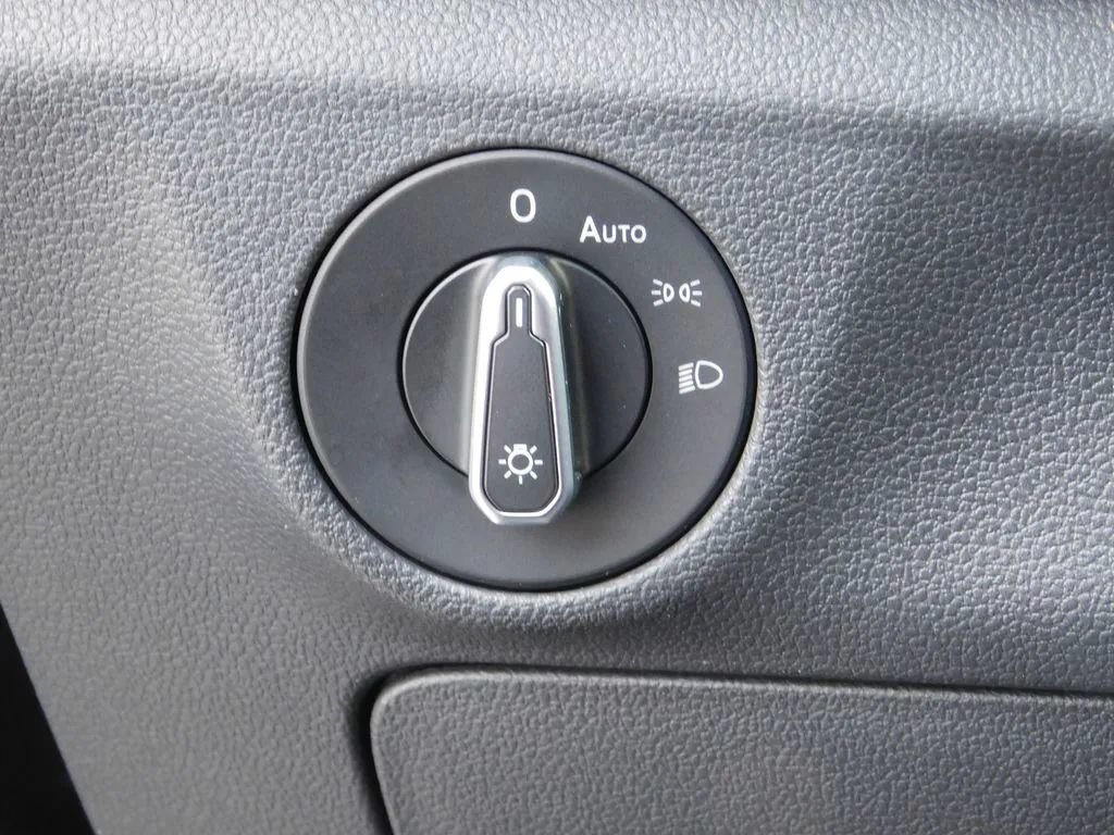 Used 2024 Volkswagen Jetta SE FWD image 23