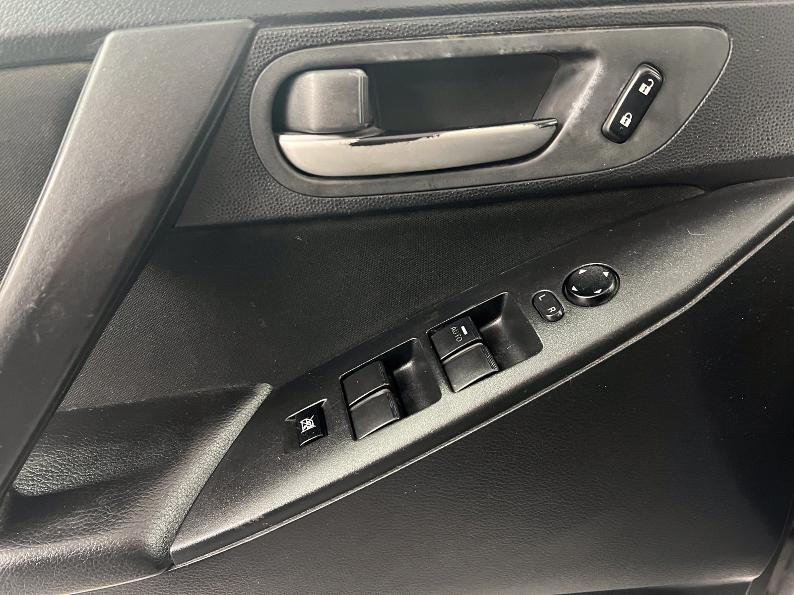 Used 2010 MAZDA MAZDA3 i Touring FWD image 15