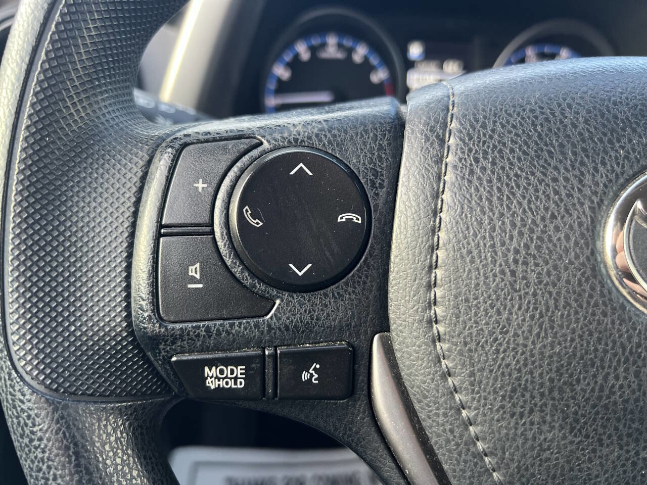 Used 2017 Toyota RAV4 LE image 25