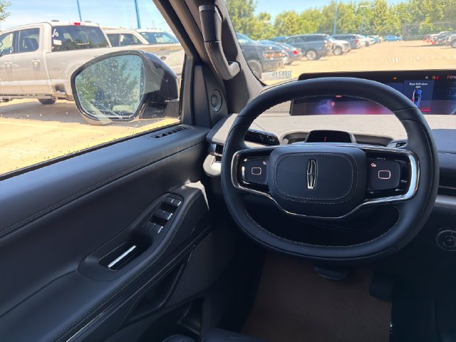 New 2026 Lincoln Navigator Reserve w/ Jet Appearance Package AWD/4WD image 18