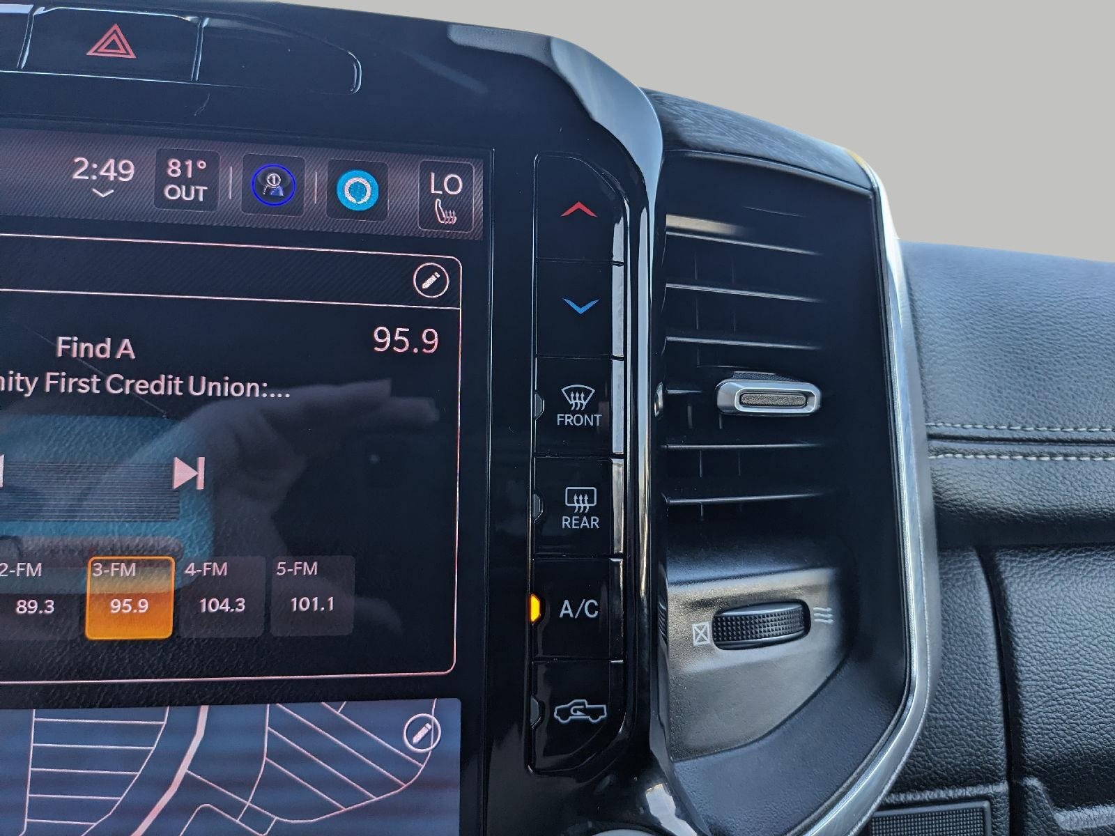 Used 2025 RAM 1500 Laramie AWD/4WD image 27