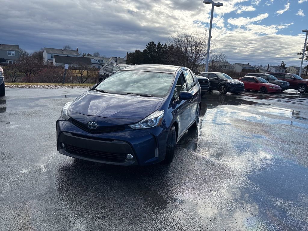 Used 2017 Toyota Prius V Five image 4