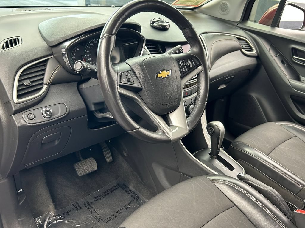 Used 2021 Chevrolet Trax LT w/ LT Convenience Package FWD image 38