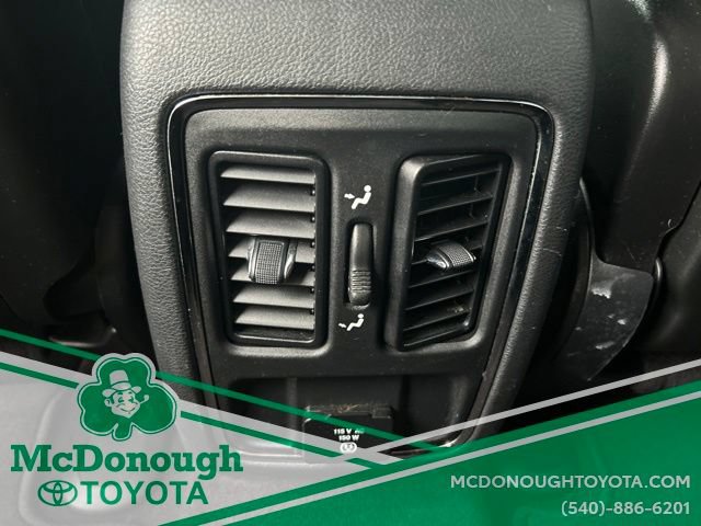 Used 2017 Jeep Grand Cherokee Altitude RWD image 9