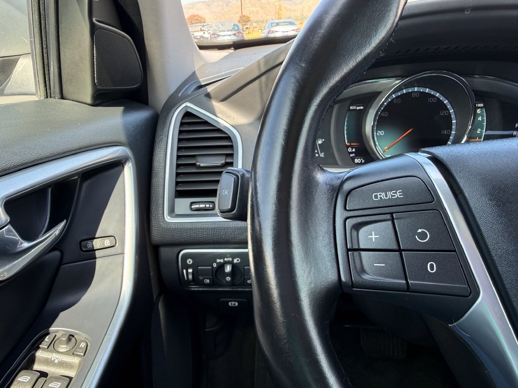Used 2016 Volvo XC60 T5 Premier w/ Proximity Package FWD image 19