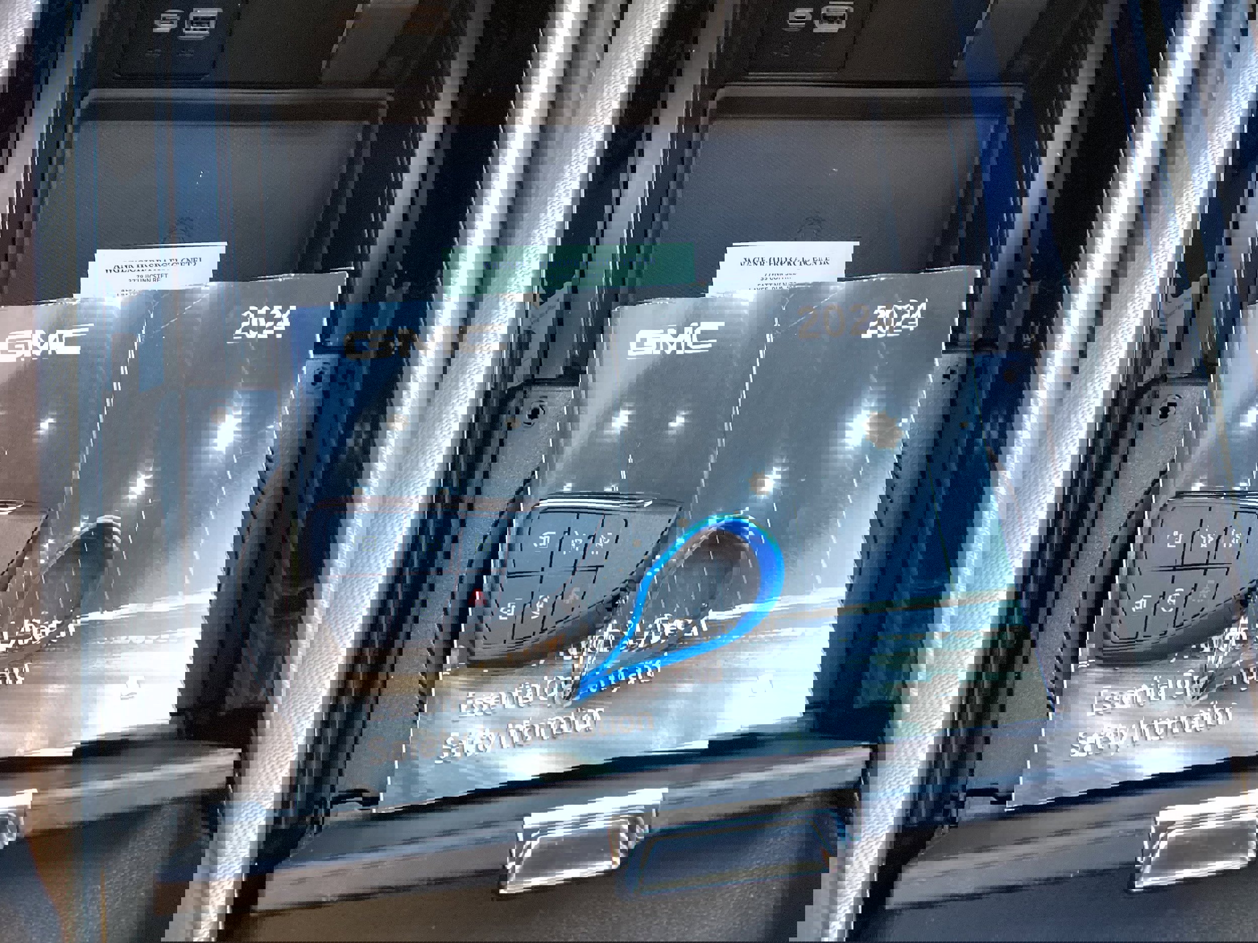 Used 2024 GMC Yukon Denali w/ Denali Reserve Package image 25