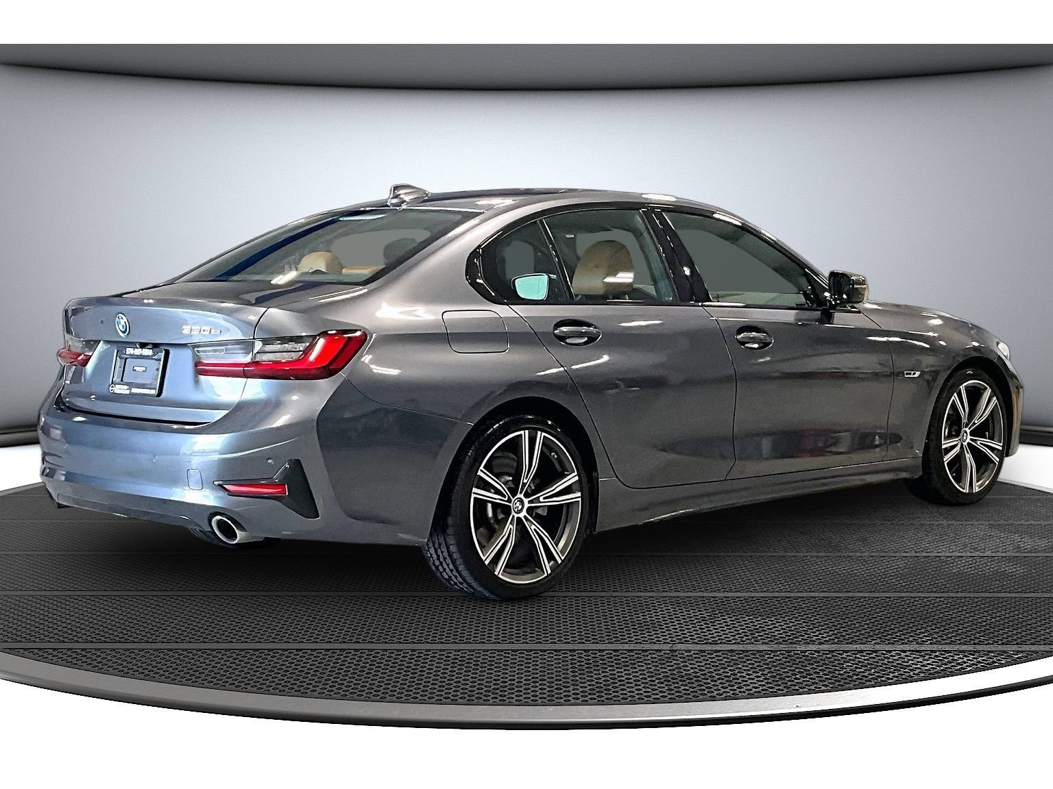 Used 2022 BMW 330e w/ Driving Assistance Package RWD image 17