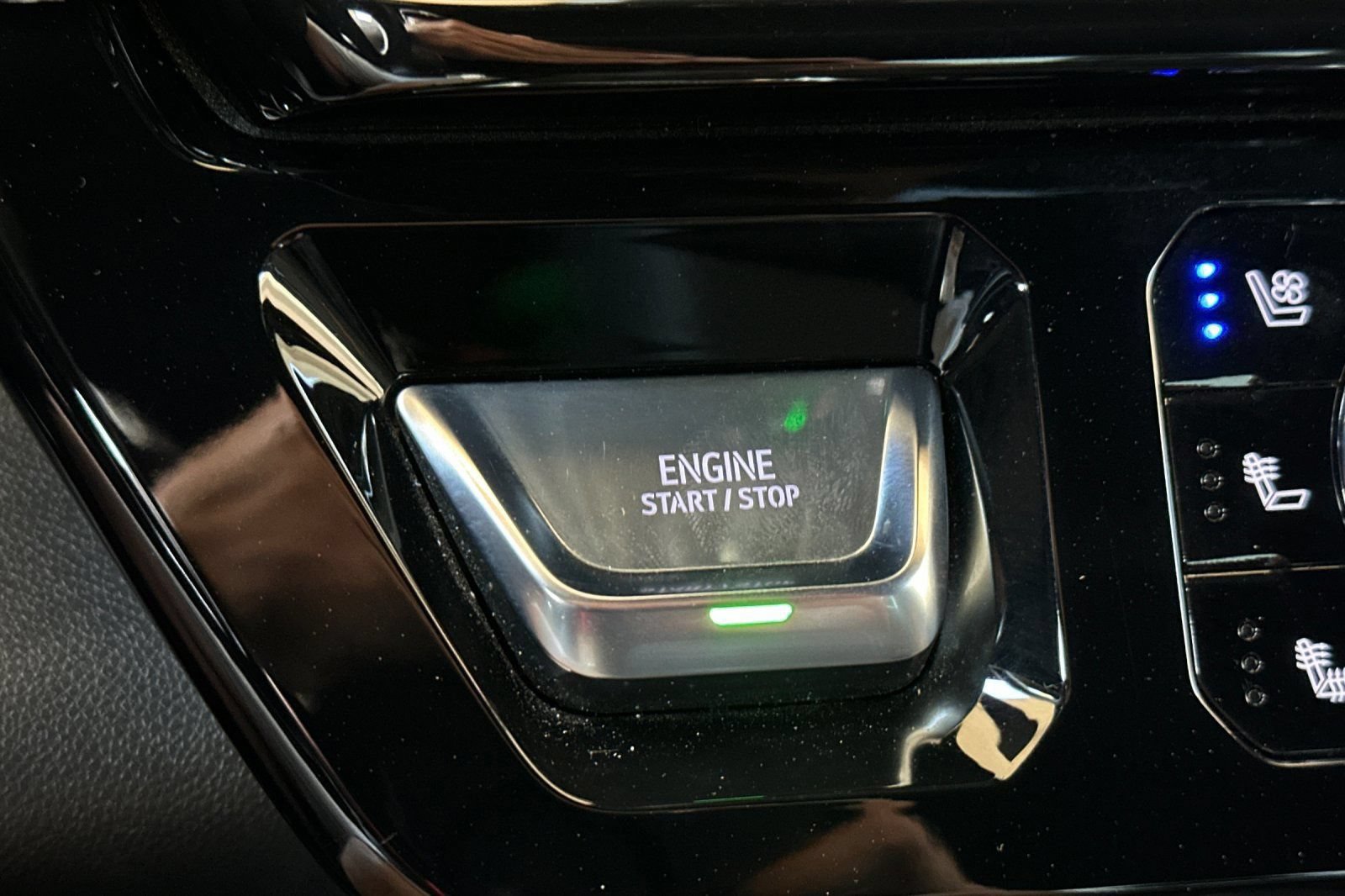 Certified 2025 GMC Sierra 2500 AT4 AWD/4WD image 23