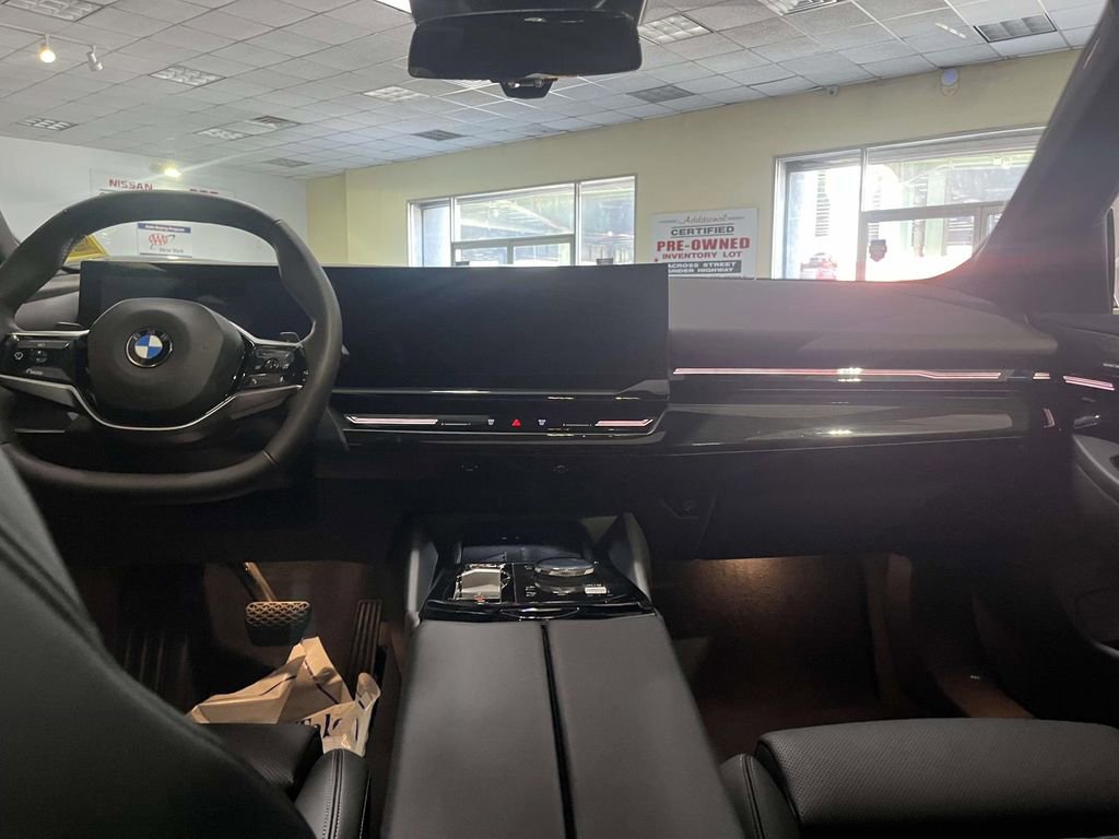 Used 2026 BMW 530i xDrive AWD/4WD image 14