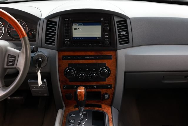 Used 2006 Jeep Grand Cherokee Overland w/ Skid Plate Group AWD/4WD image 38