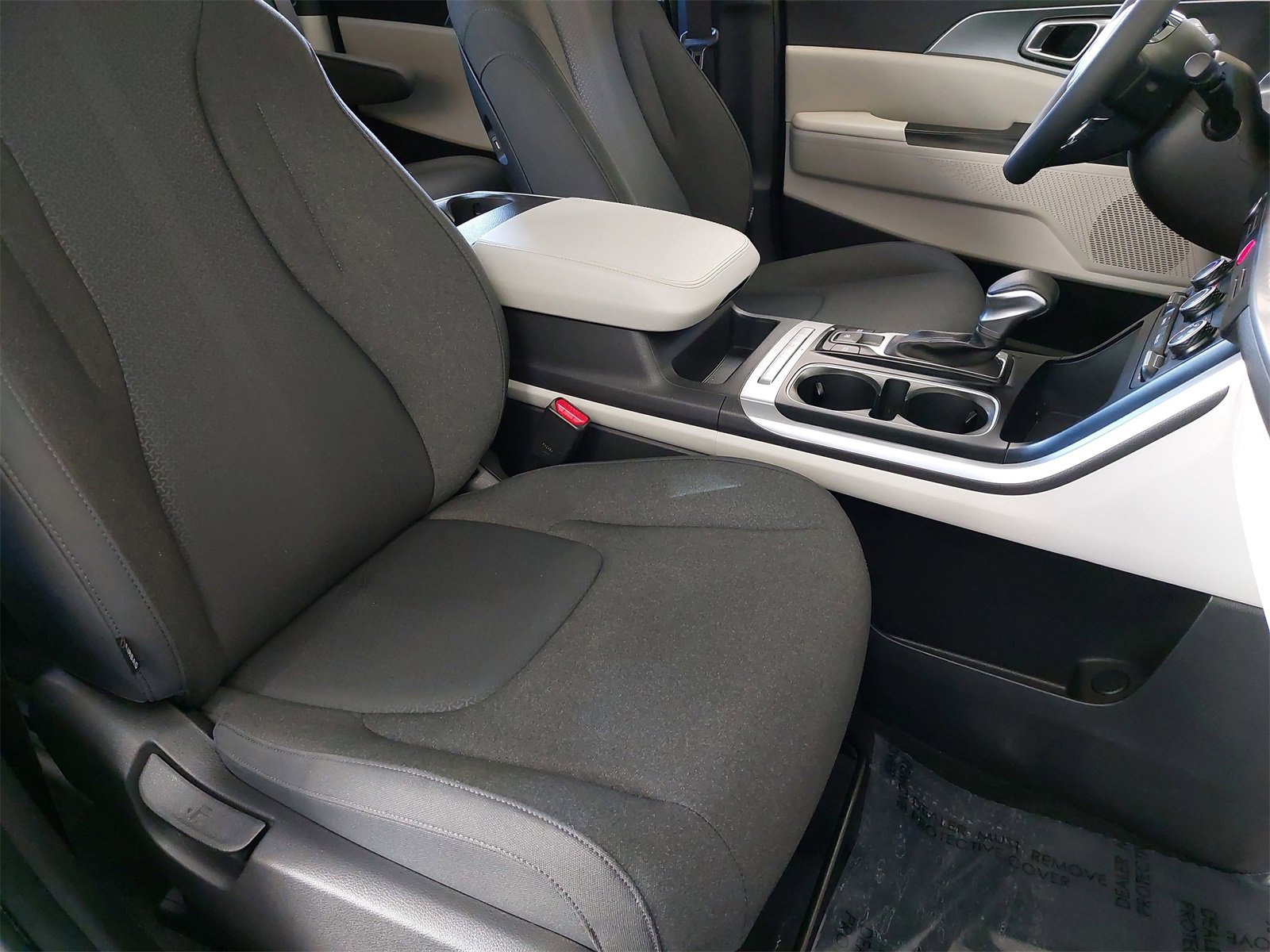 Used 2024 Kia Carnival LX image 10