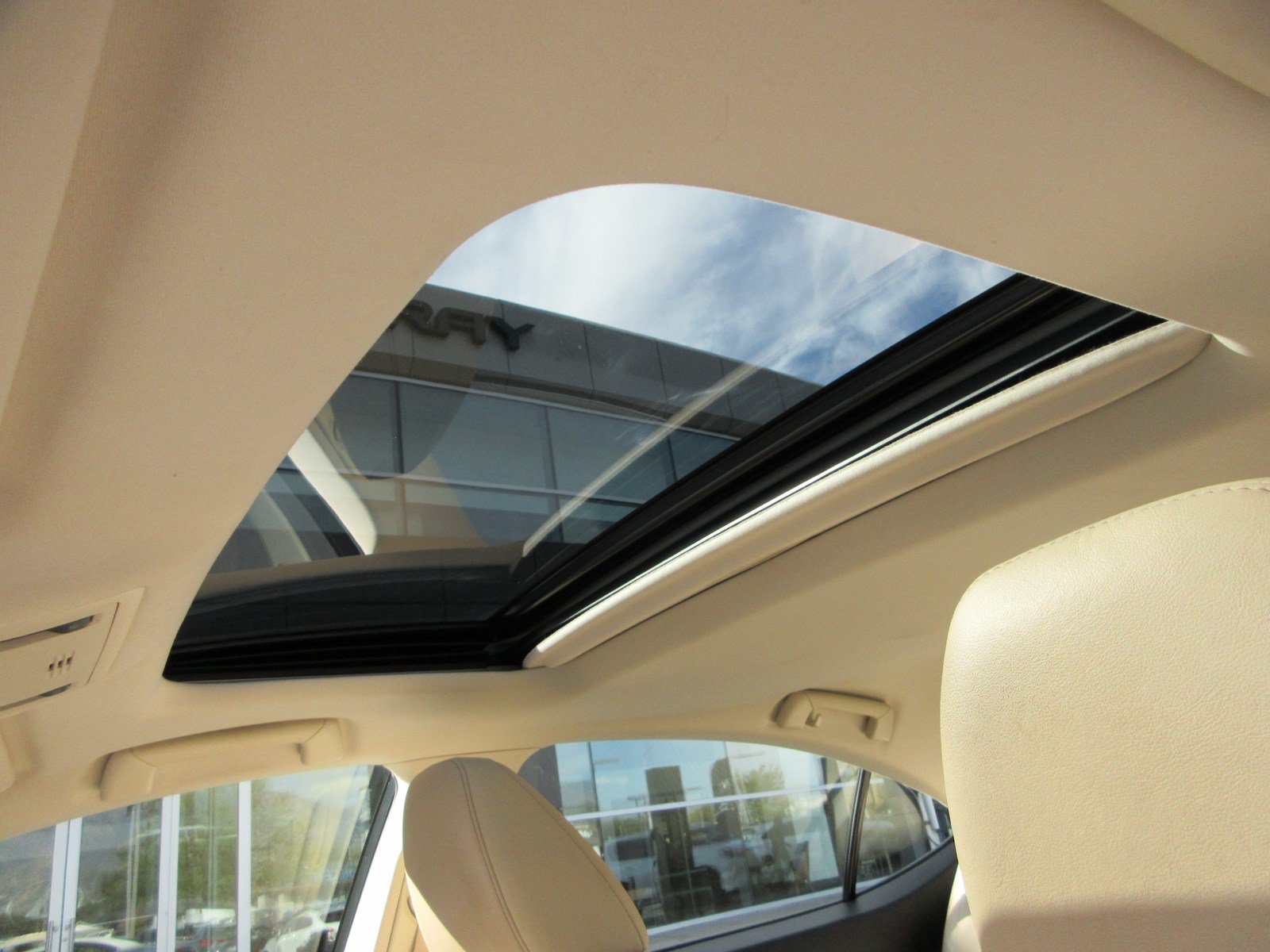 Used 2013 Lexus ES 300h w/ Luxury Pkg FWD image 17